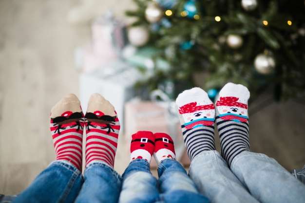 Pourquoi des chaussettes personnalisées pour la famille portant des chaussettes d'hiver